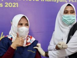 Tenaga Kesehatan di Aceh Mulai Terima Suntikan Vaksin Dosis Ketiga