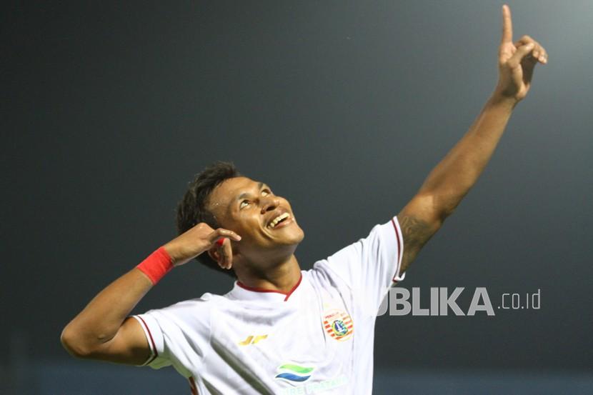 Pesepak bola Persija Jakarta Osvaldo Ardiles Haay dipanggil ke pemusatan latihan timnas Indonesia.