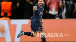 Pemain PSG Lionel Messi merayakan keunggulan 2-0 dalam pertandingan sepak bola grup A Liga Champions UEFA antara PSG dan Manchester City di stadion Parc des Princes di Paris, Prancis,Rabu (29/9) di hari WIB.