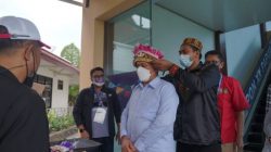 Tiba di Papua, Sekda Aceh Taqwallah Disambut dengan Topi Kehormatan