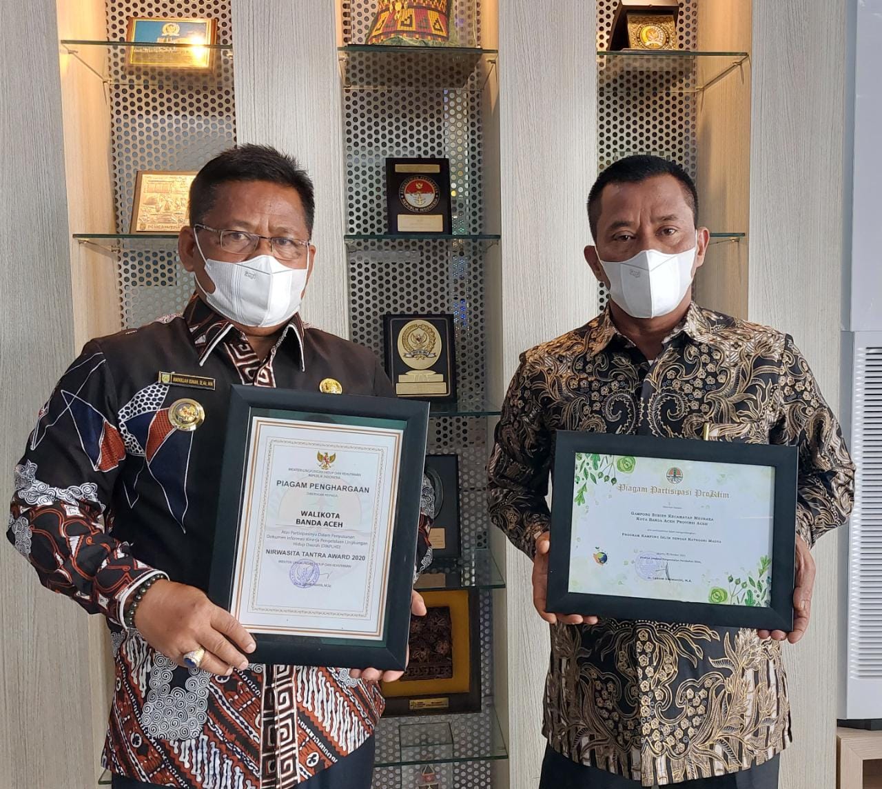Menteri Lingkungan Hidup dan Kehutanan Serahkan Penghargaan untuk Wali Kota Banda Aceh